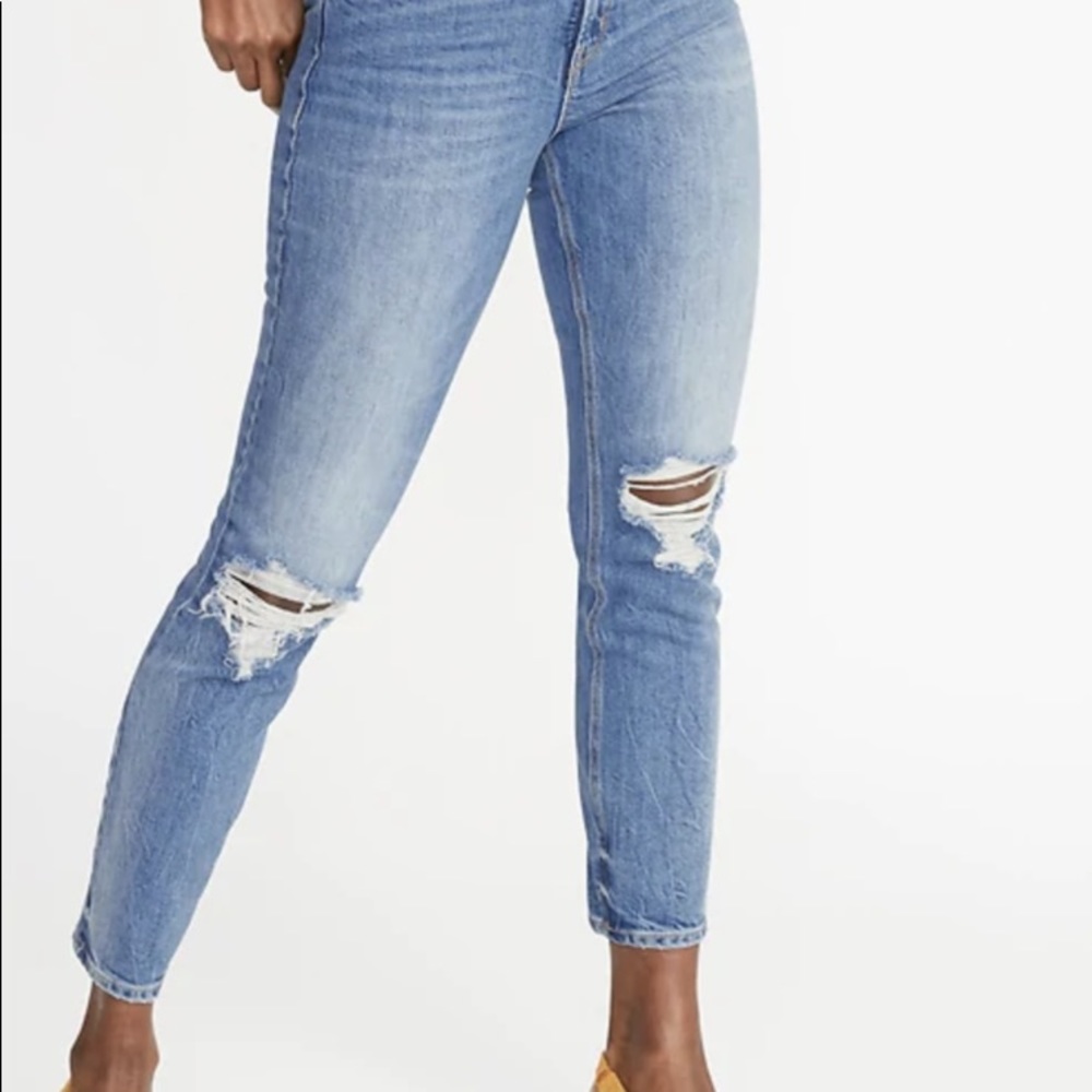 NWOT Old Navy distressed jeans